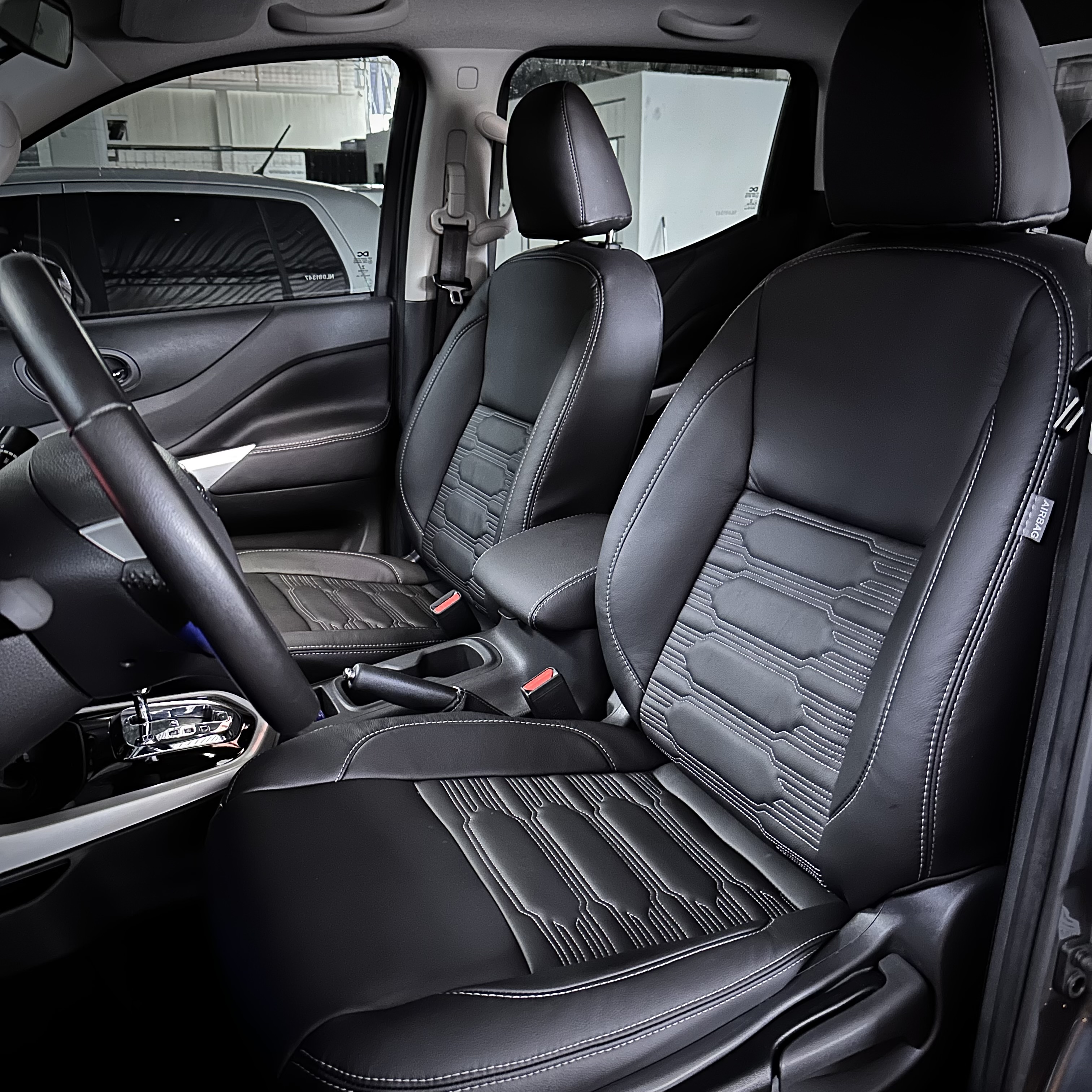 Bancos de couro instalados pela Seat Couros em Fortaleza