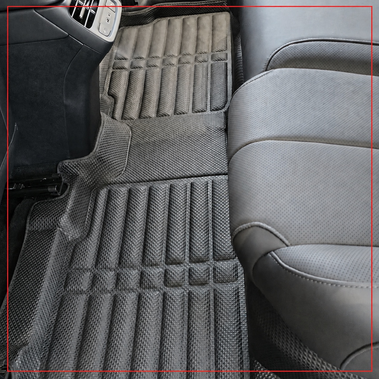 SEAT MAT cobrindo as áreas dianteira e traseira do veículo